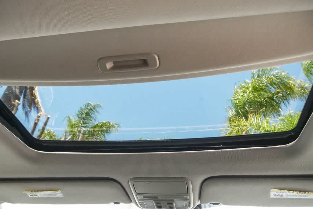 Thumbnail: 2015 Honda Odyssey - 15