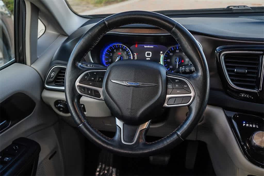 Thumbnail: 2019 Chrysler Pacifica - 14