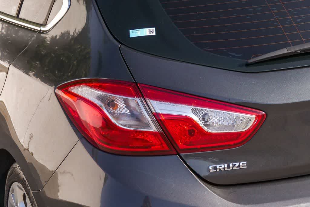 Thumbnail: 2017 Chevrolet Cruze - 10