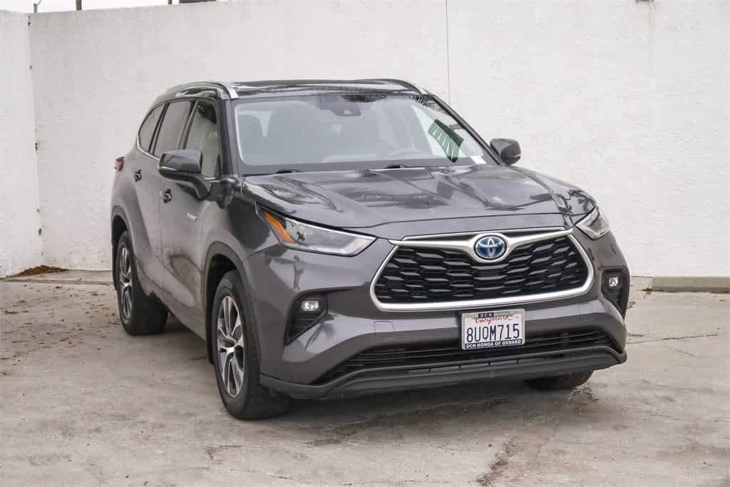 Used 2021 Toyota Highlander Hybrid XLE SUV