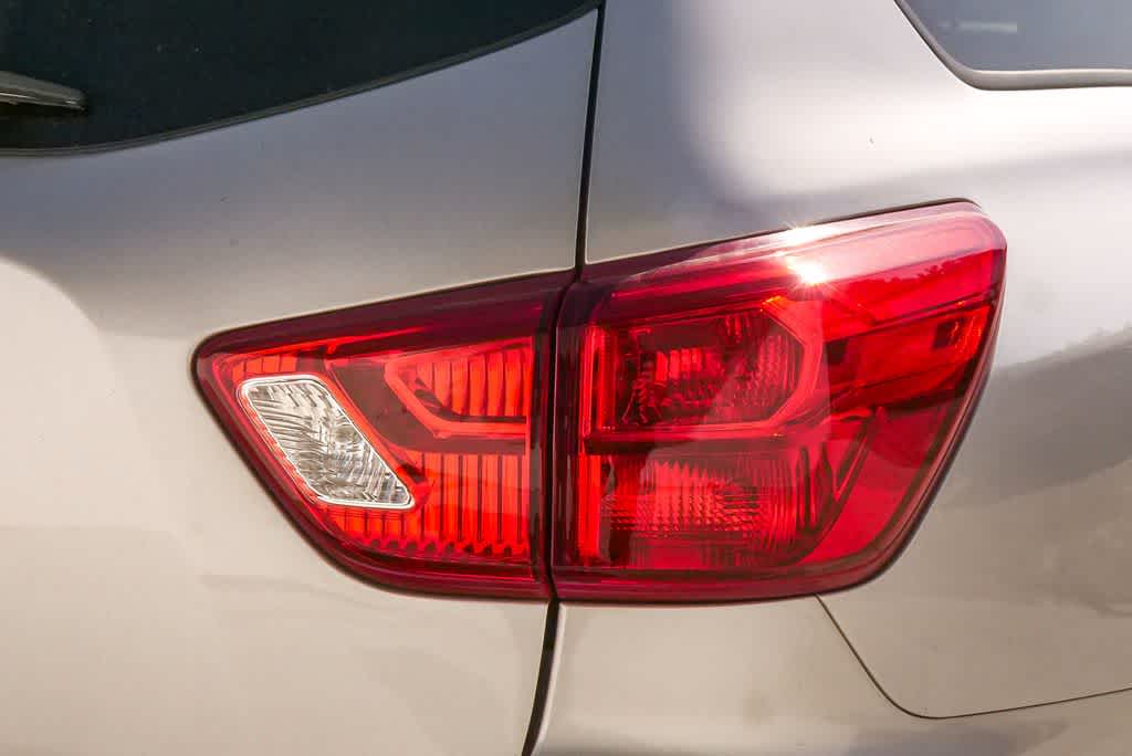 Thumbnail: 2017 Nissan Pathfinder - 9