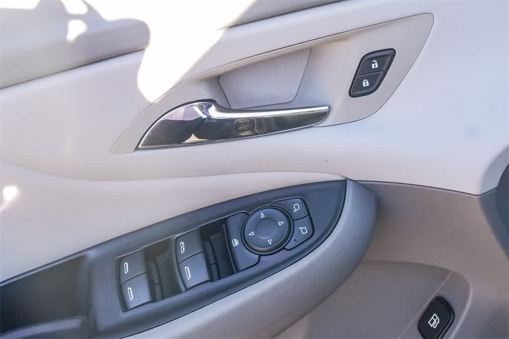 Thumbnail: 2017 Chevrolet Volt - 19