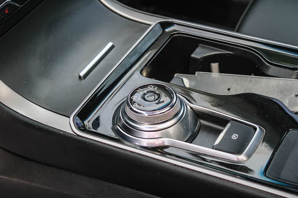 Thumbnail: 2019 Ford Edge - 18