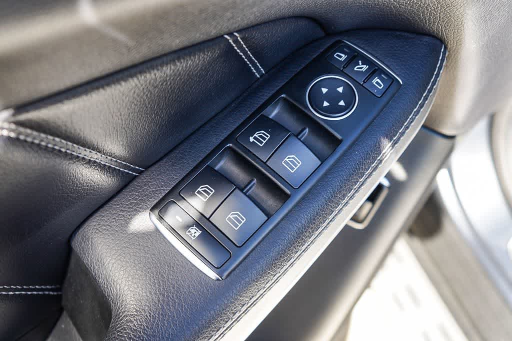 Thumbnail: 2014 Mercedes-Benz GL-Class - 23