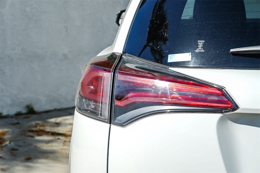 Thumbnail: 2018 Toyota RAV4 - 7