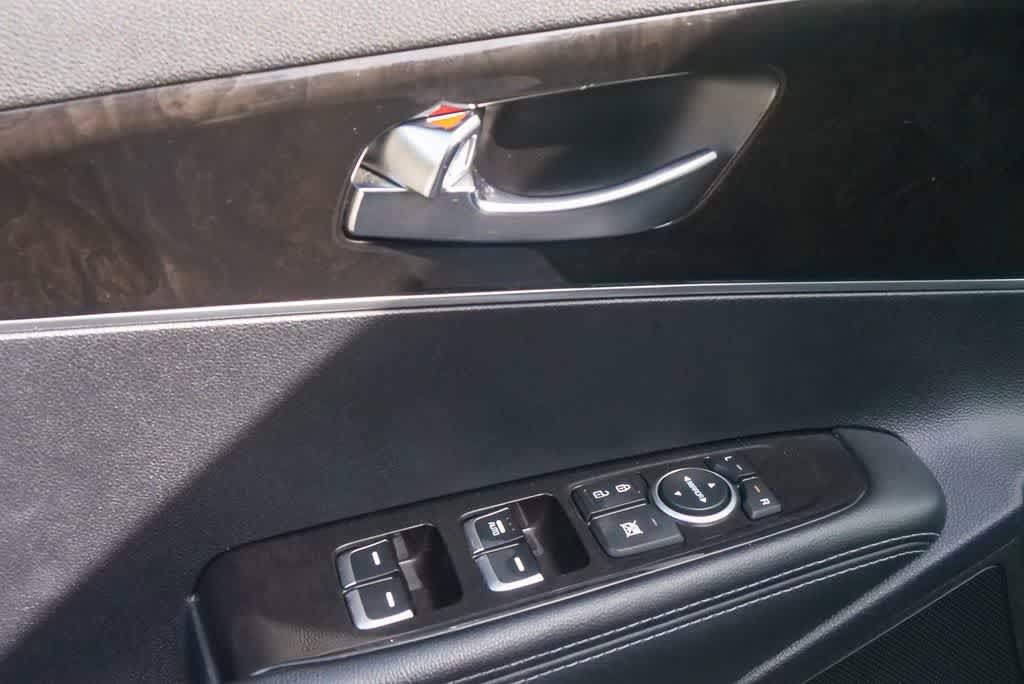 Thumbnail: 2016 Kia Sorento - 17