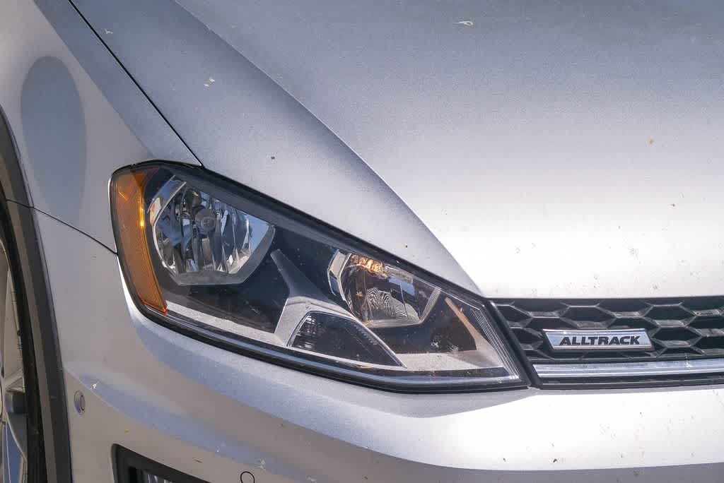 Thumbnail: 2017 Volkswagen Golf - 4