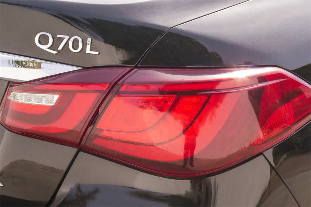 Thumbnail: 2015 INFINITI Q70 - 10