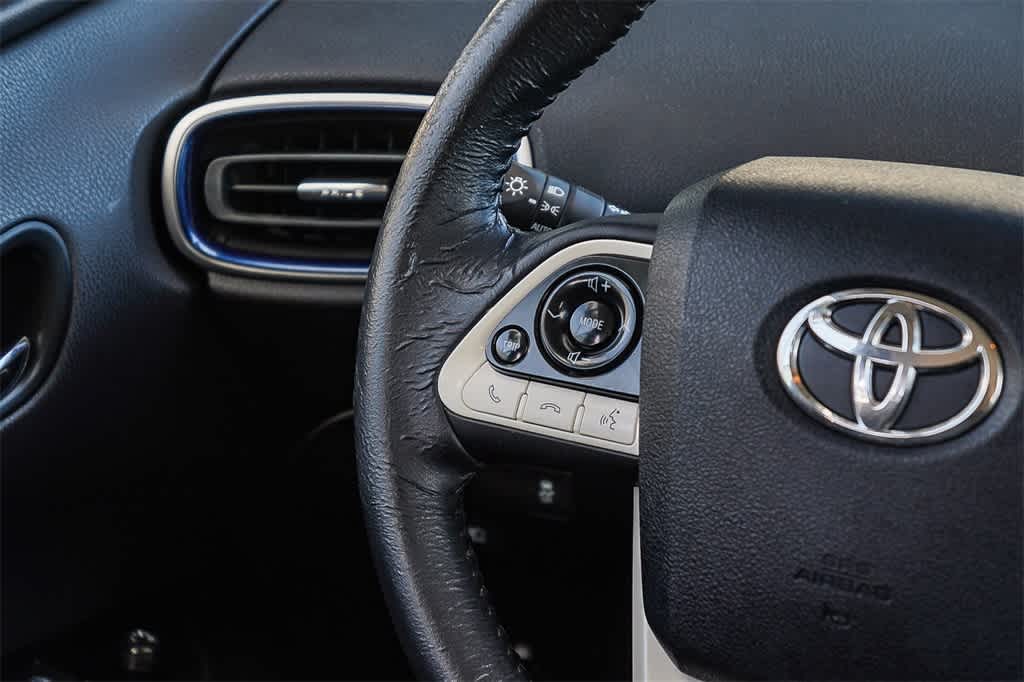 Thumbnail: 2016 Toyota Prius - 16