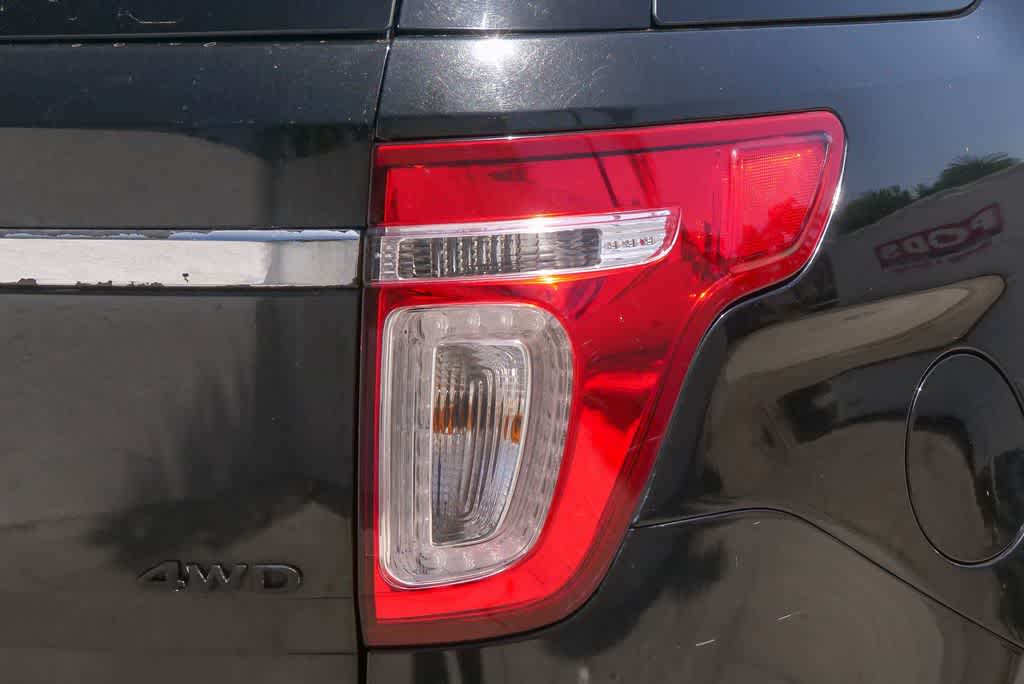 Thumbnail: 2013 Ford Explorer - 9
