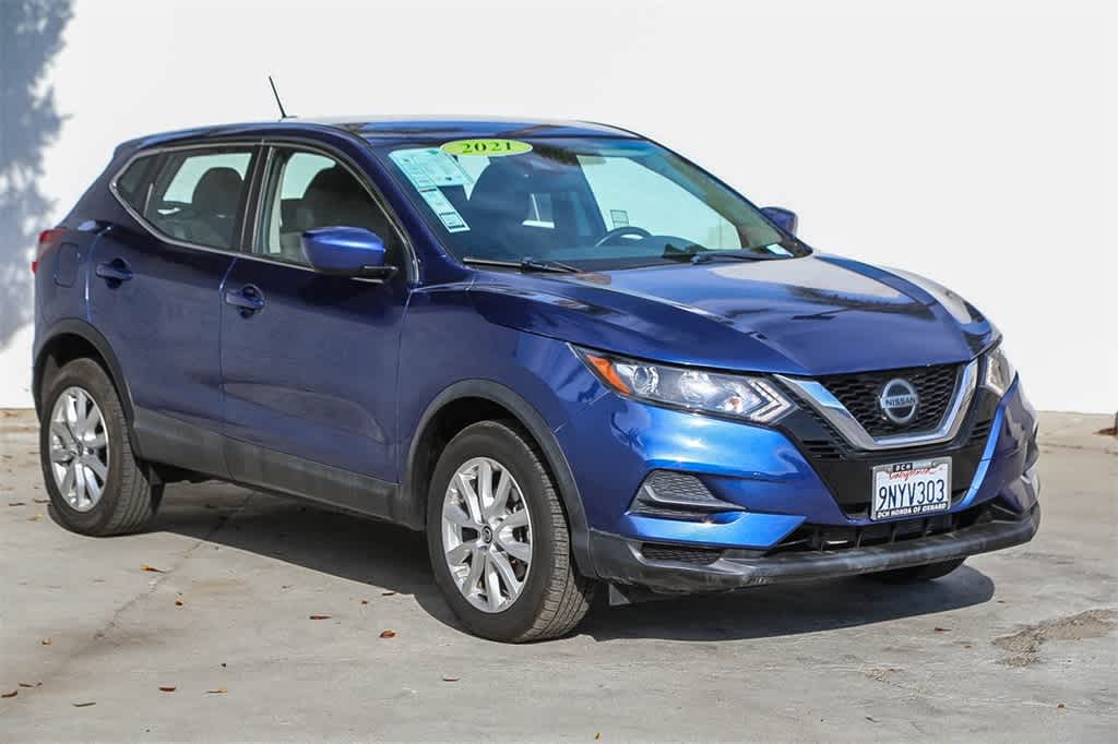 Thumbnail: 2021 Nissan Rogue Sport - 3