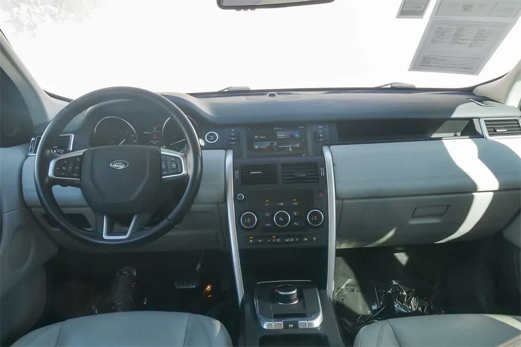 Thumbnail: 2017 Land Rover Discovery Sport - 12