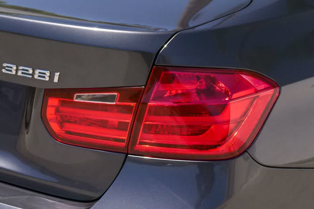 Thumbnail: 2013 BMW 3 Series - 10
