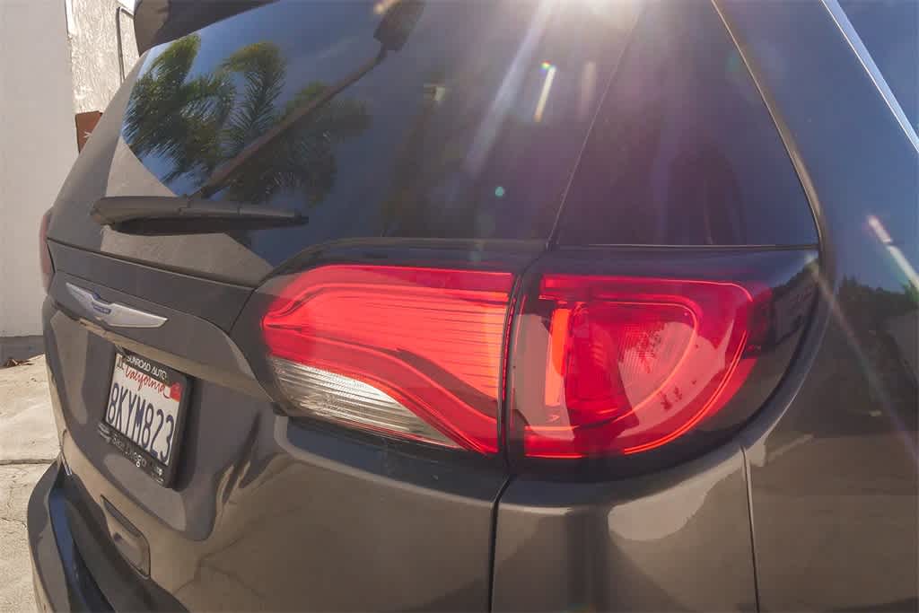 Thumbnail: 2019 Chrysler Pacifica - 10