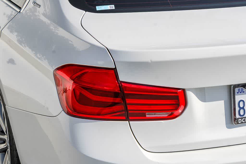 Thumbnail: 2017 BMW 3 Series - 10