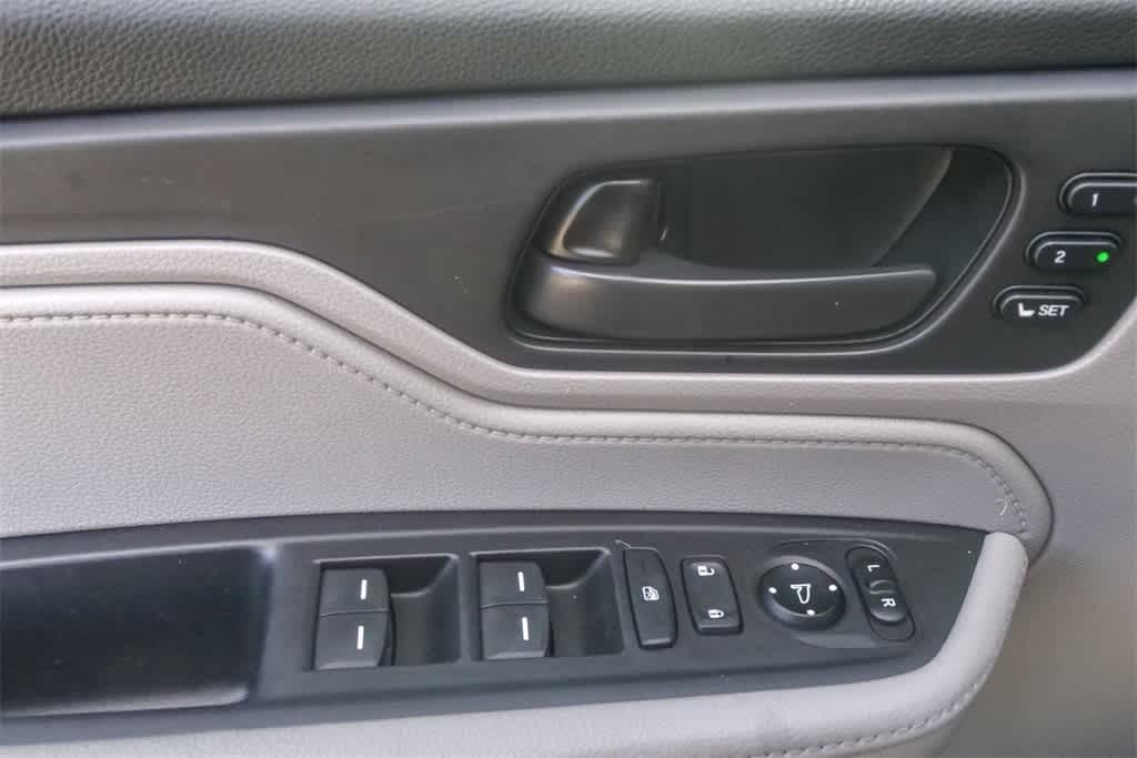 Thumbnail: 2018 Honda Odyssey - 19