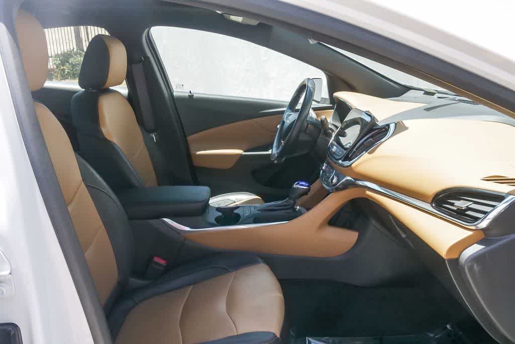 Thumbnail: 2016 Chevrolet Volt - 16