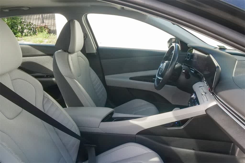 Thumbnail: 2023 Hyundai Elantra - 17