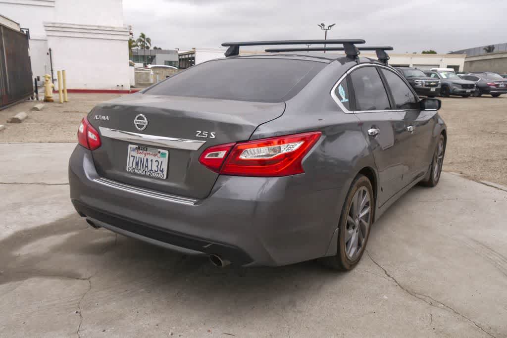 Thumbnail: 2017 Nissan Altima - 9