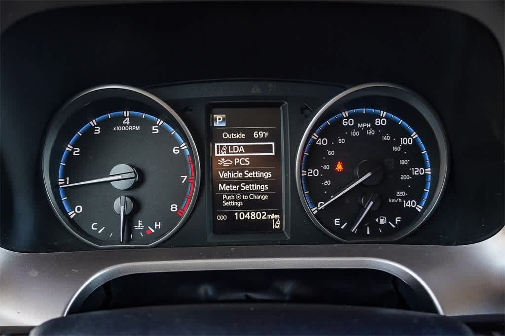 Thumbnail: 2018 Toyota RAV4 - 25