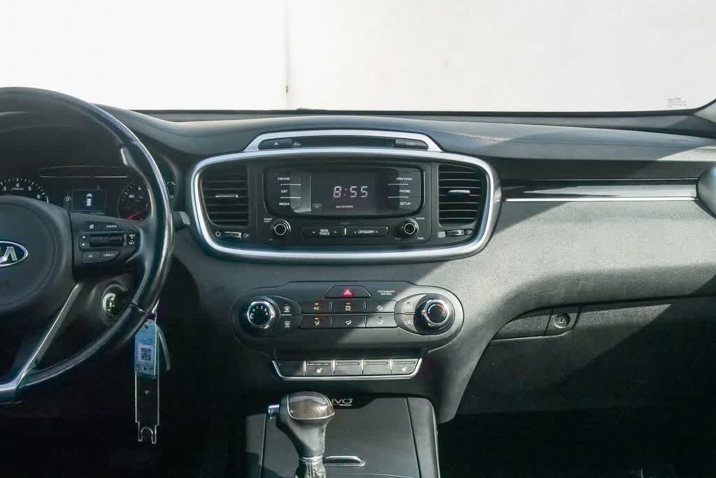 Thumbnail: 2016 Kia Sorento - 11
