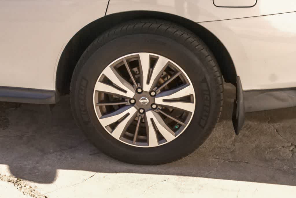 Thumbnail: 2017 Nissan Pathfinder - 6