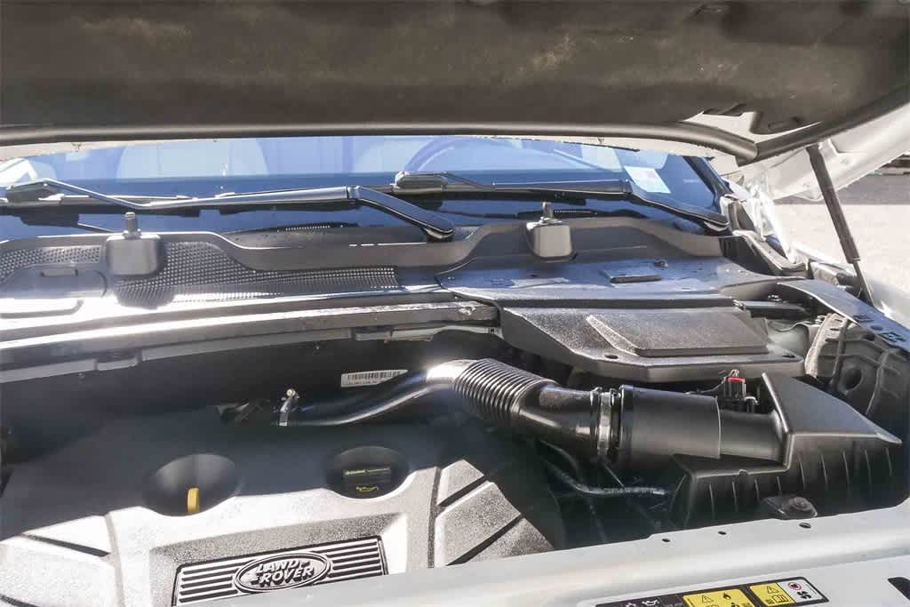 Thumbnail: 2017 Land Rover Discovery Sport - 25