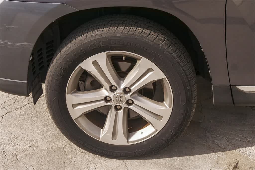 Thumbnail: 2013 Toyota Highlander - 5