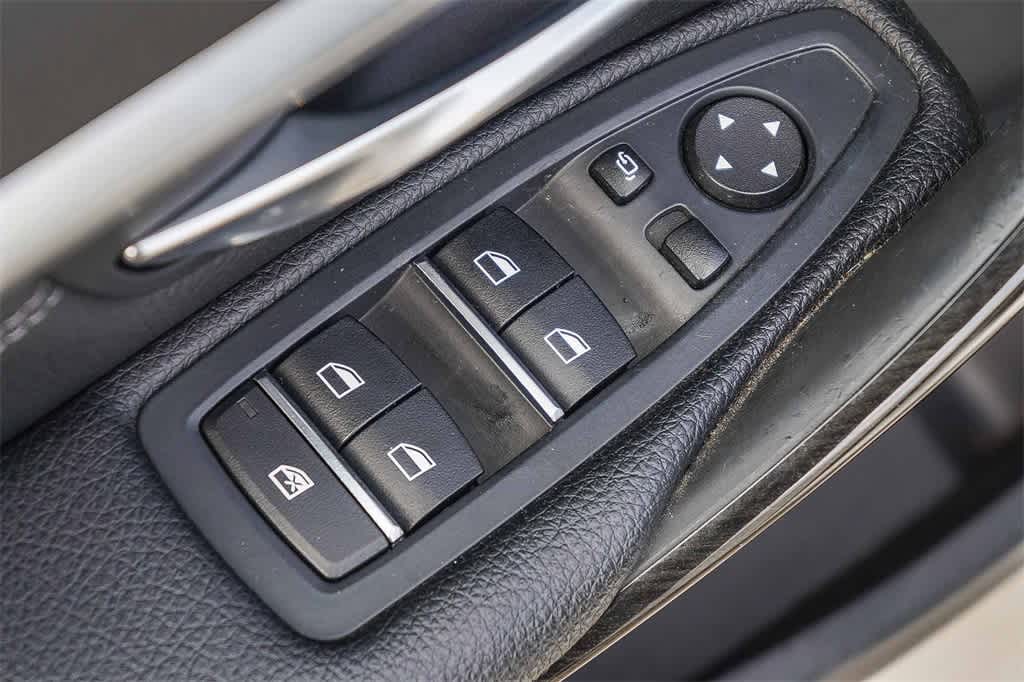 Thumbnail: 2018 BMW 3 Series - 23