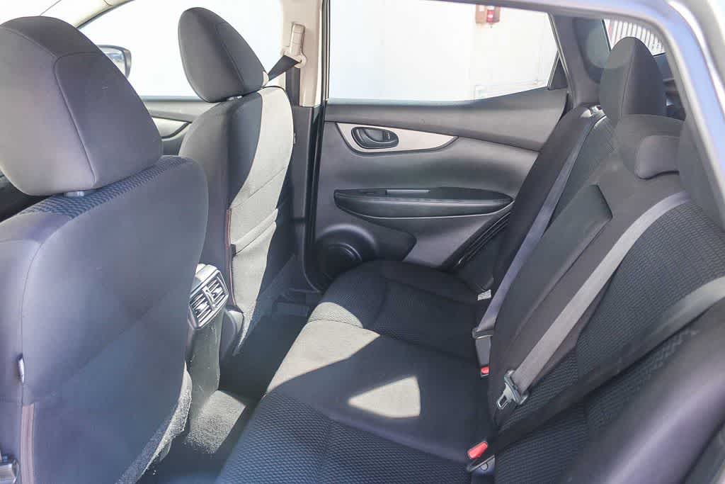 Thumbnail: 2018 Nissan Rogue Sport - 15