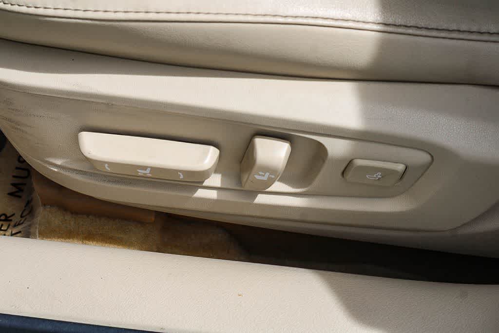 Thumbnail: 2014 Lexus ES - 21