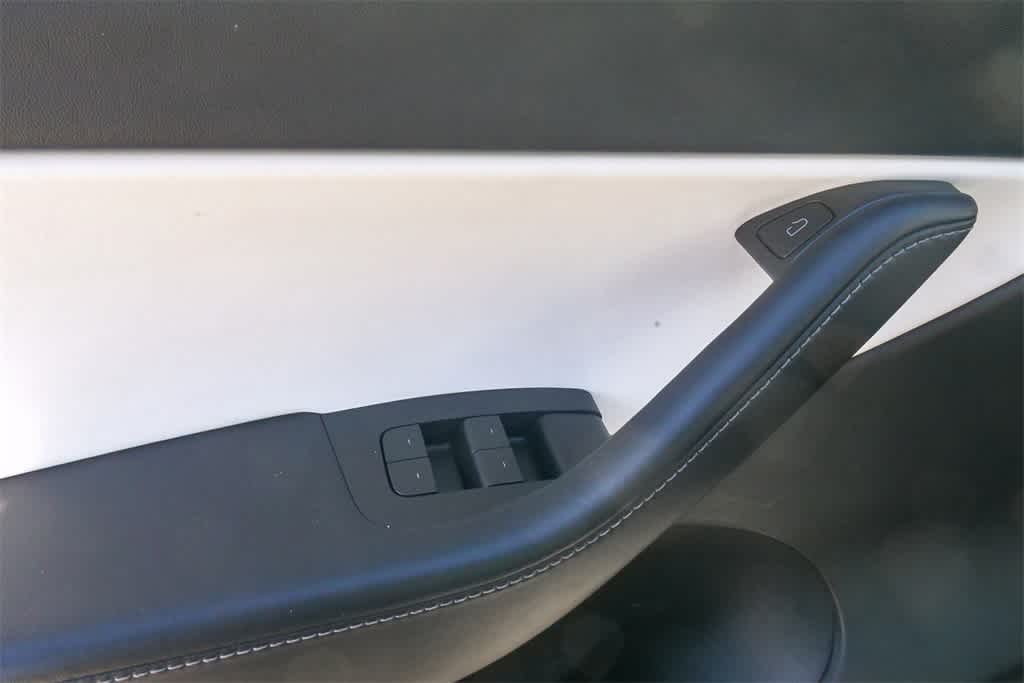 Thumbnail: 2022 Tesla Model Y - 19