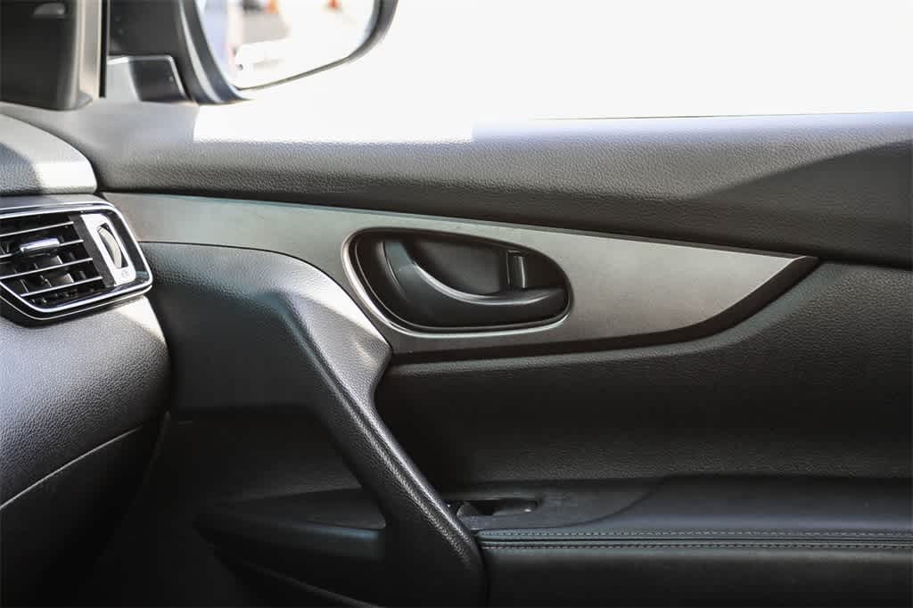 Thumbnail: 2021 Nissan Rogue Sport - 20