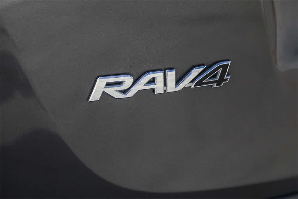 Thumbnail: 2018 Toyota RAV4 - 11