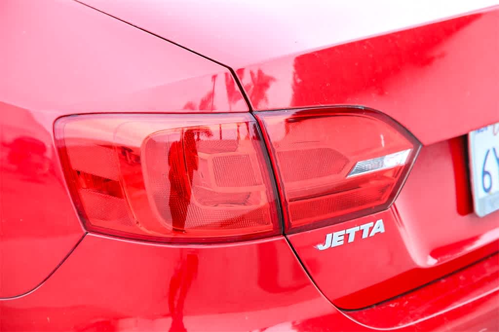 Thumbnail: 2012 Volkswagen Jetta - 10