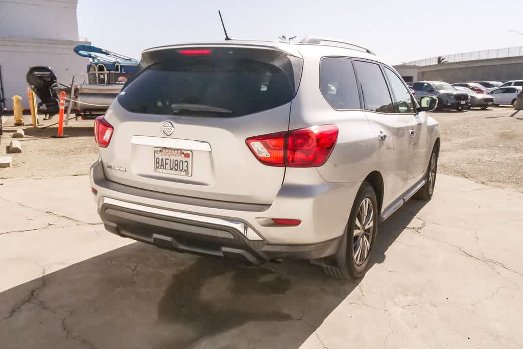 Thumbnail: 2017 Nissan Pathfinder - 8