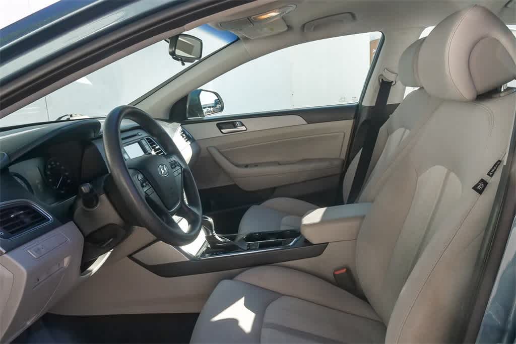 Thumbnail: 2016 Hyundai Sonata - 12