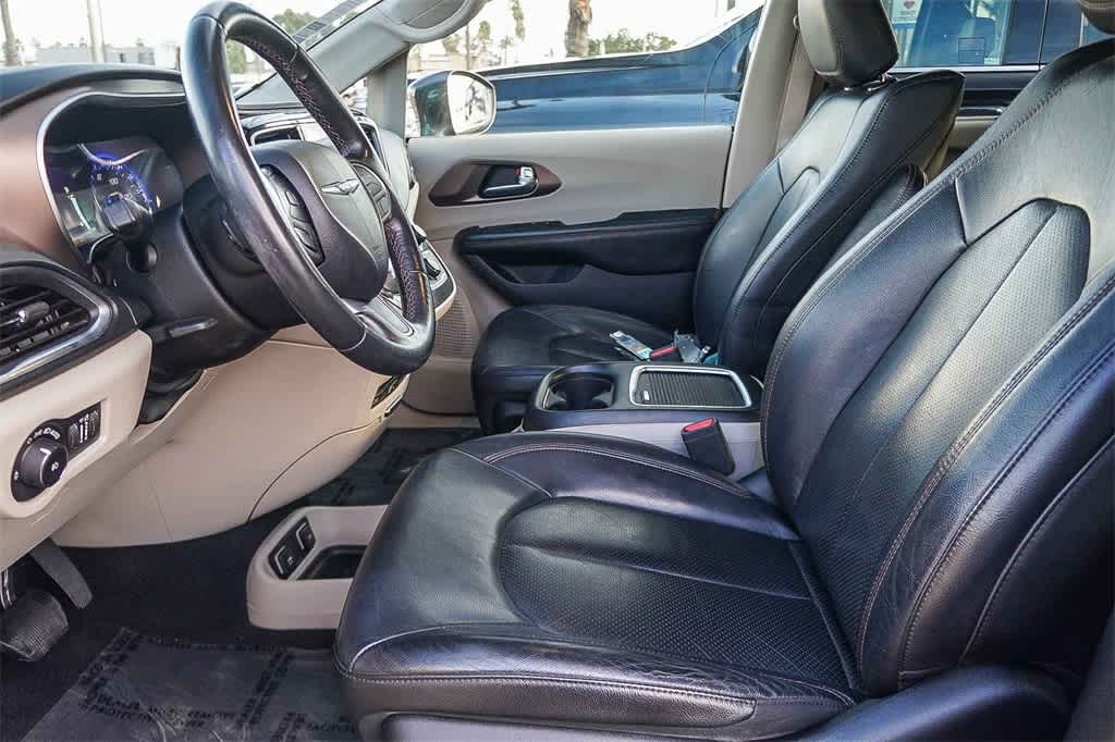 Thumbnail: 2019 Chrysler Pacifica - 18