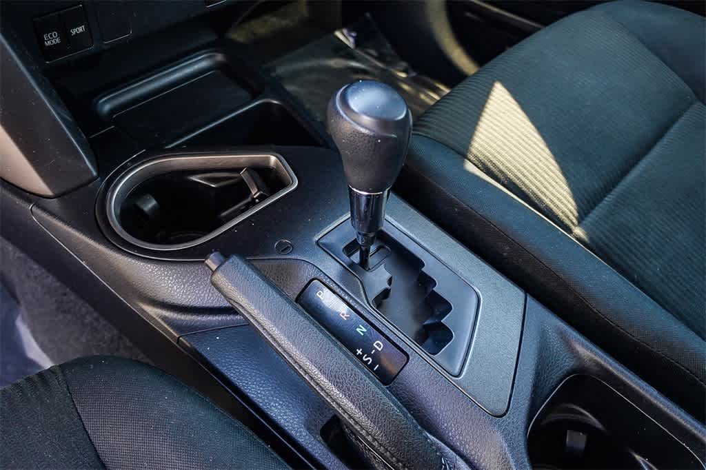 Thumbnail: 2018 Toyota RAV4 - 21