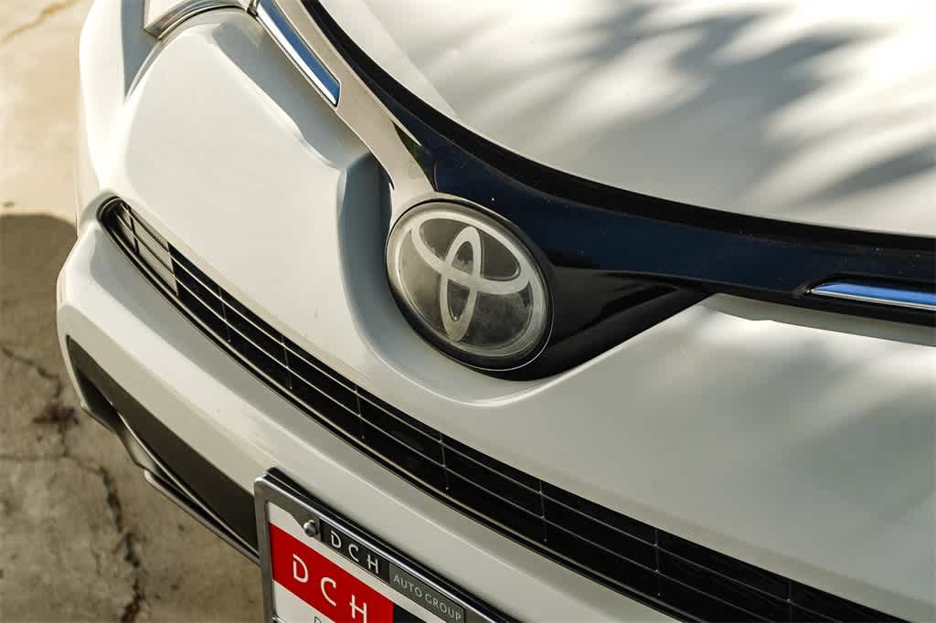 Thumbnail: 2018 Toyota RAV4 - 9