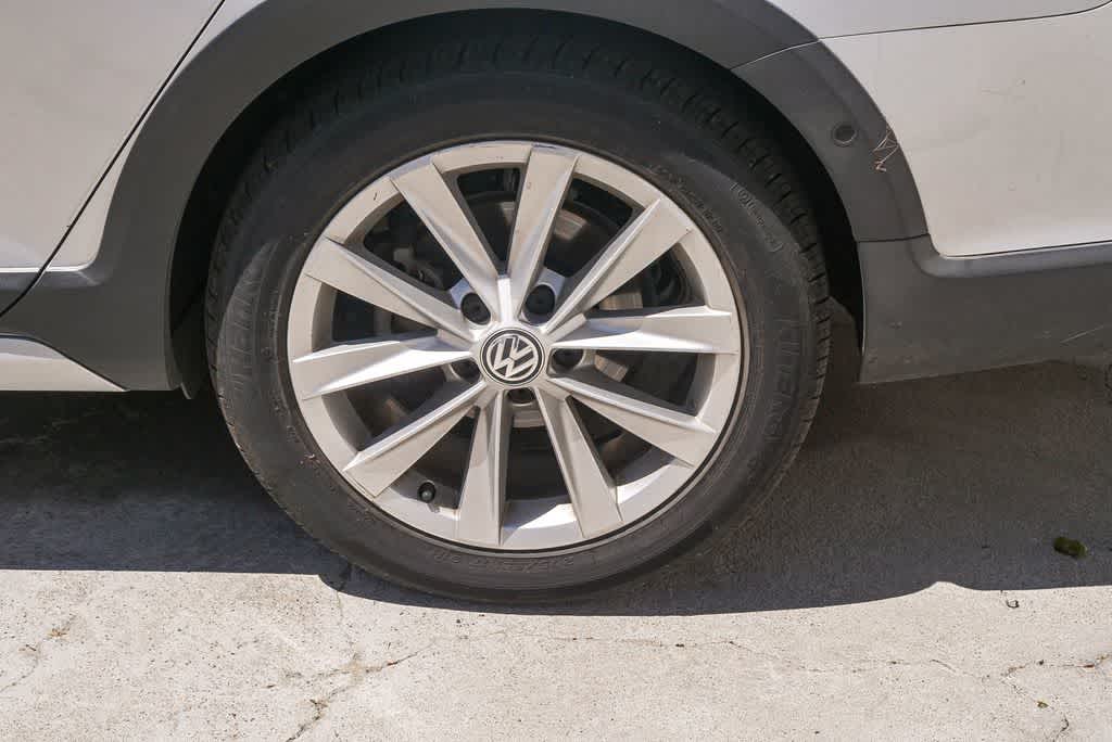 Thumbnail: 2017 Volkswagen Golf - 6