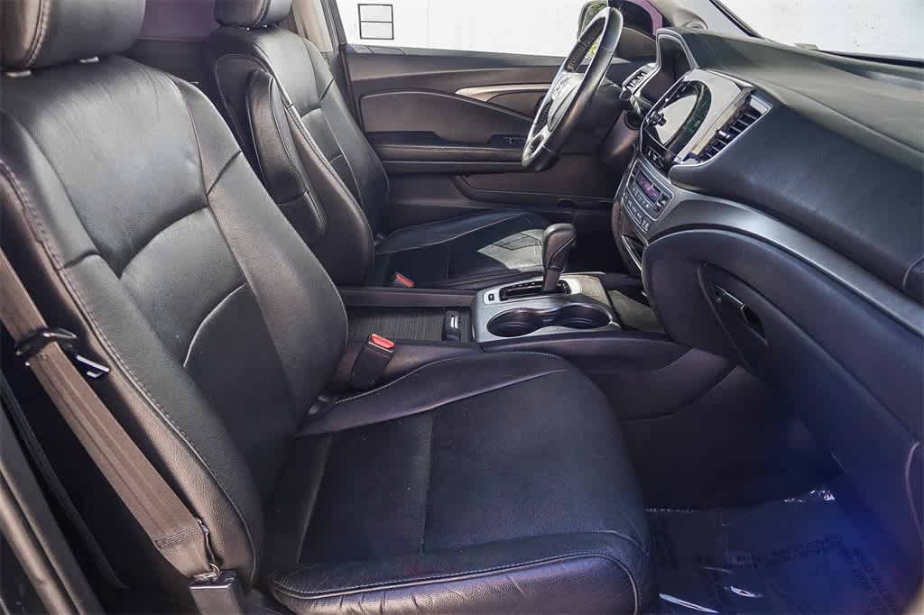 Thumbnail: 2019 Honda Pilot - 19