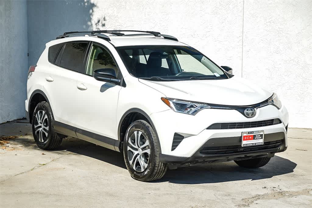Thumbnail: 2018 Toyota RAV4 - 3