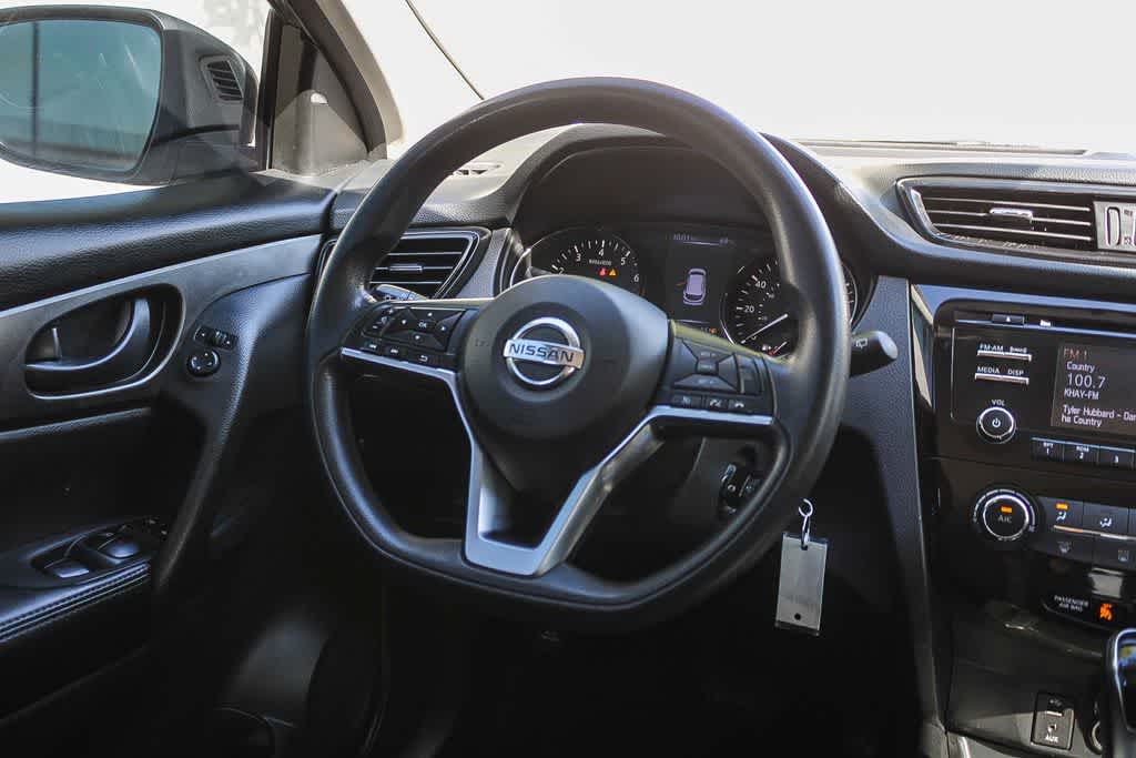 Thumbnail: 2018 Nissan Rogue Sport - 14