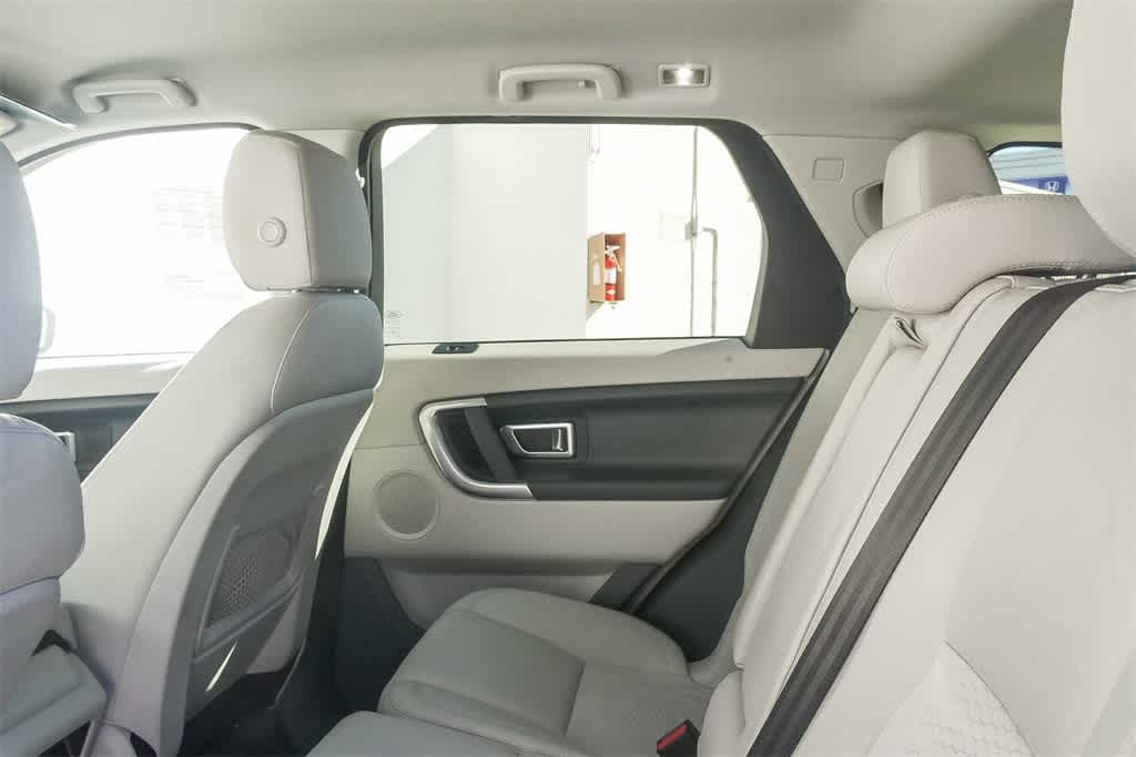 Thumbnail: 2017 Land Rover Discovery Sport - 15