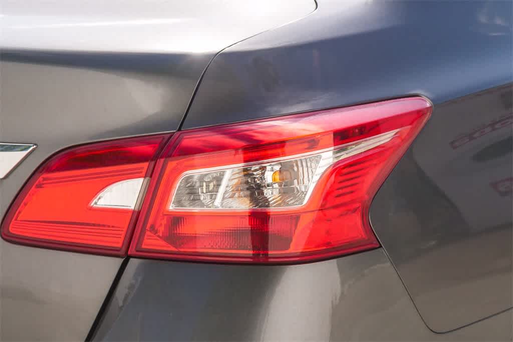 Thumbnail: 2019 Nissan Sentra - 10