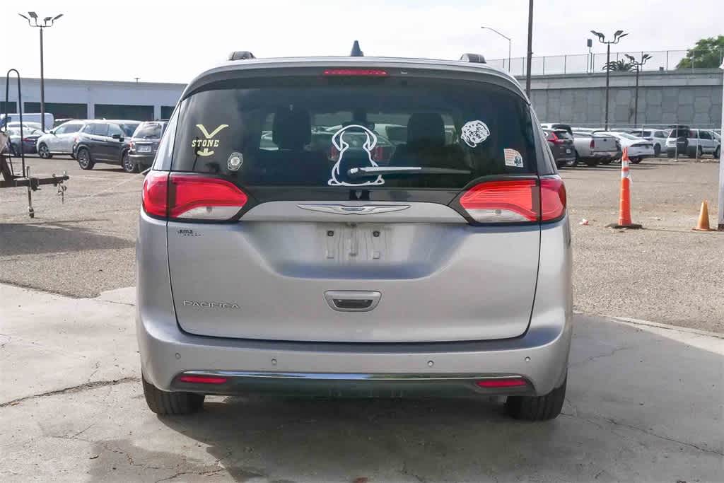 Thumbnail: 2017 Chrysler Pacifica - 8