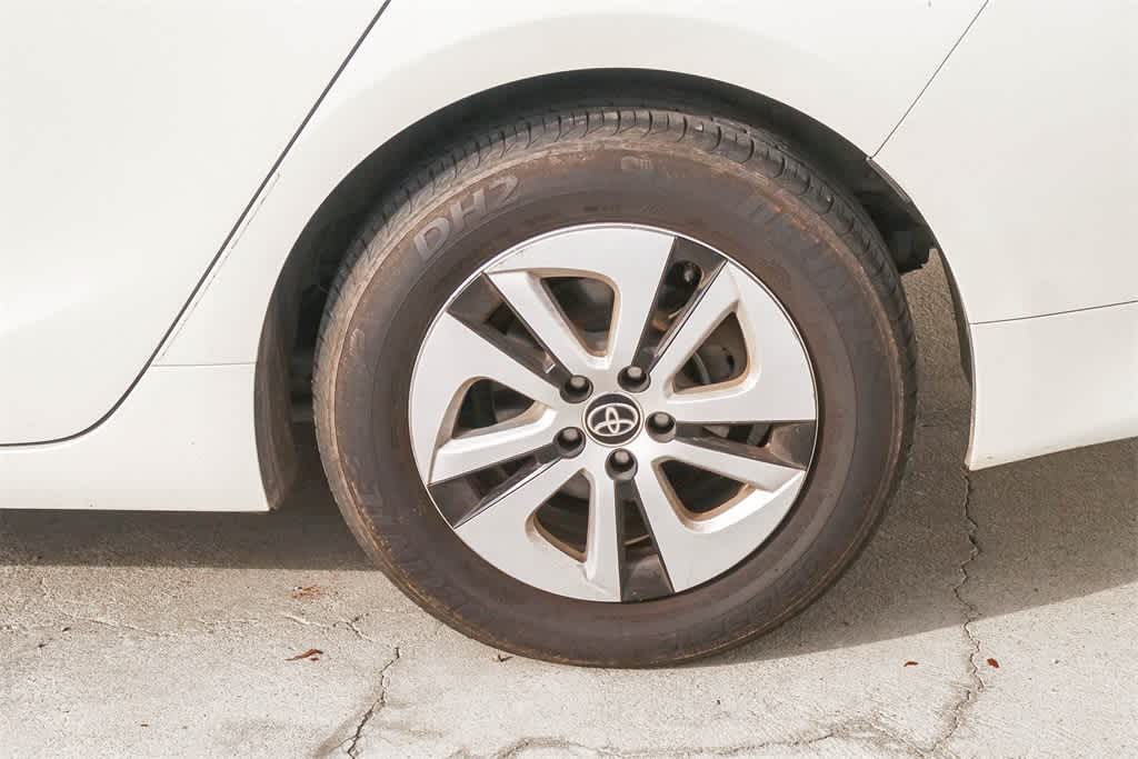 Thumbnail: 2016 Toyota Prius - 6