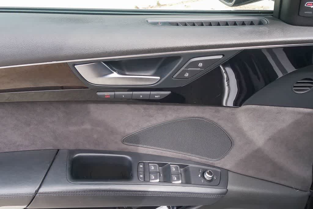 Thumbnail: 2011 Audi A8 - 19