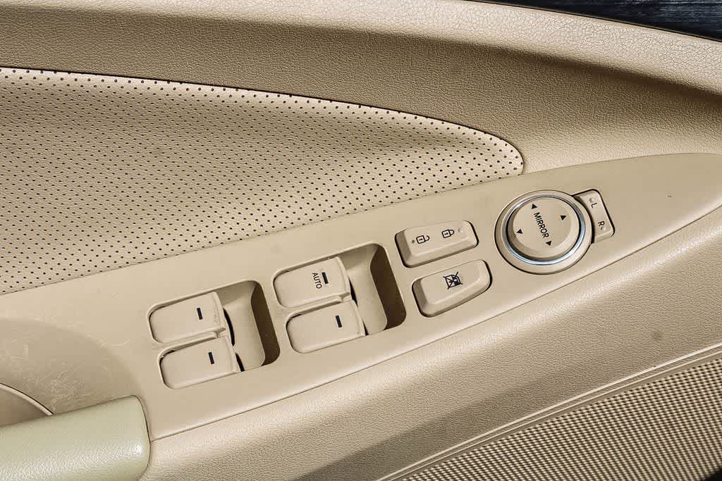 Thumbnail: 2013 Hyundai Sonata - 18